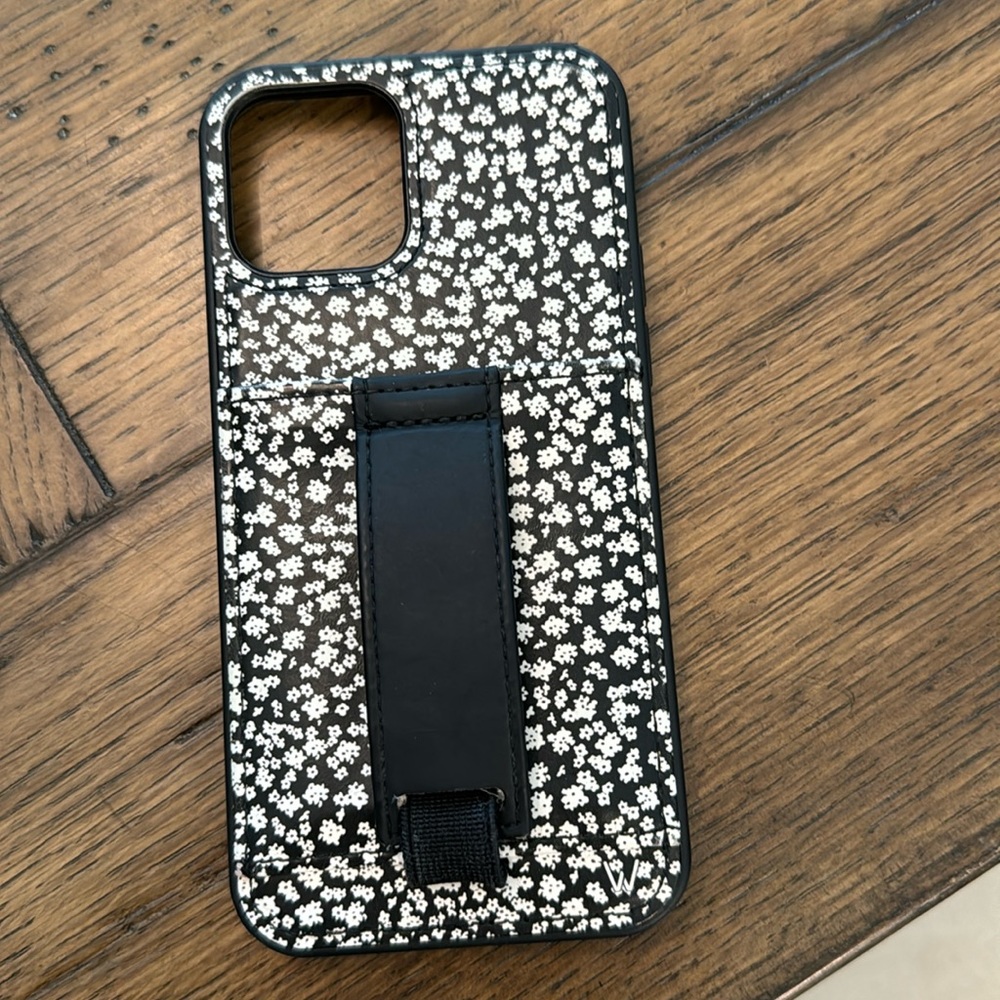 Walli iPhone 12 case - GUC